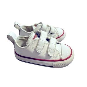Converse Chuck Taylor All Stars Easy On Size 4 in White